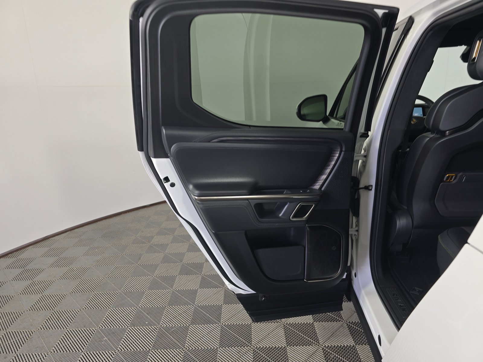 Used 2024 Rivian R1T Adventure Dual AWD/4WD image 17