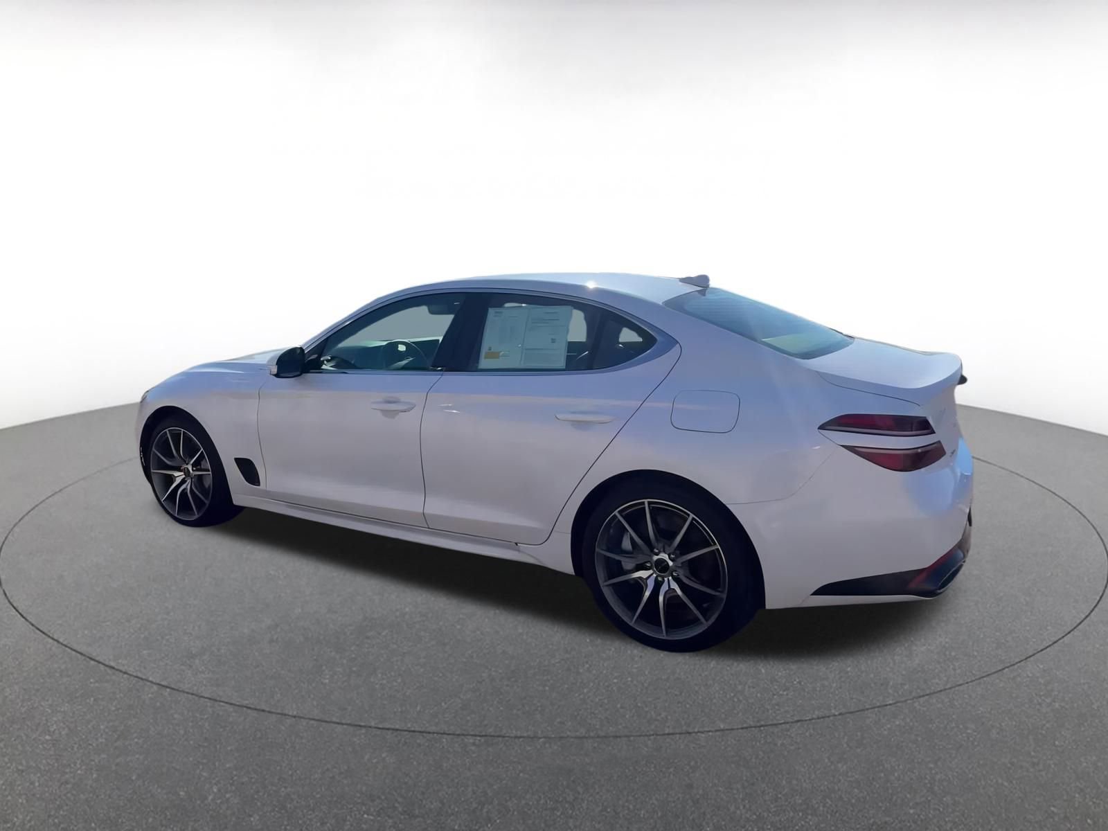 Used 2025 Genesis G70 2.5T image 10