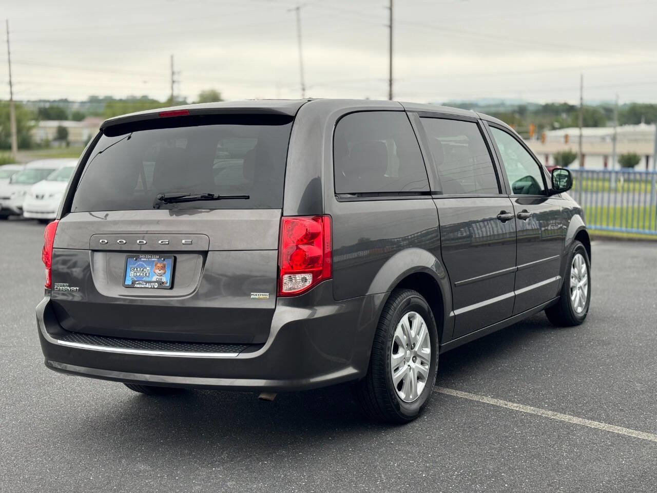 Used 2017 Dodge Grand Caravan SE FWD image 4