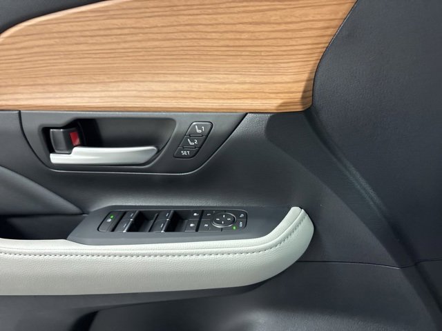 Used 2025 Toyota Grand Highlander AWD Hybrid image 28