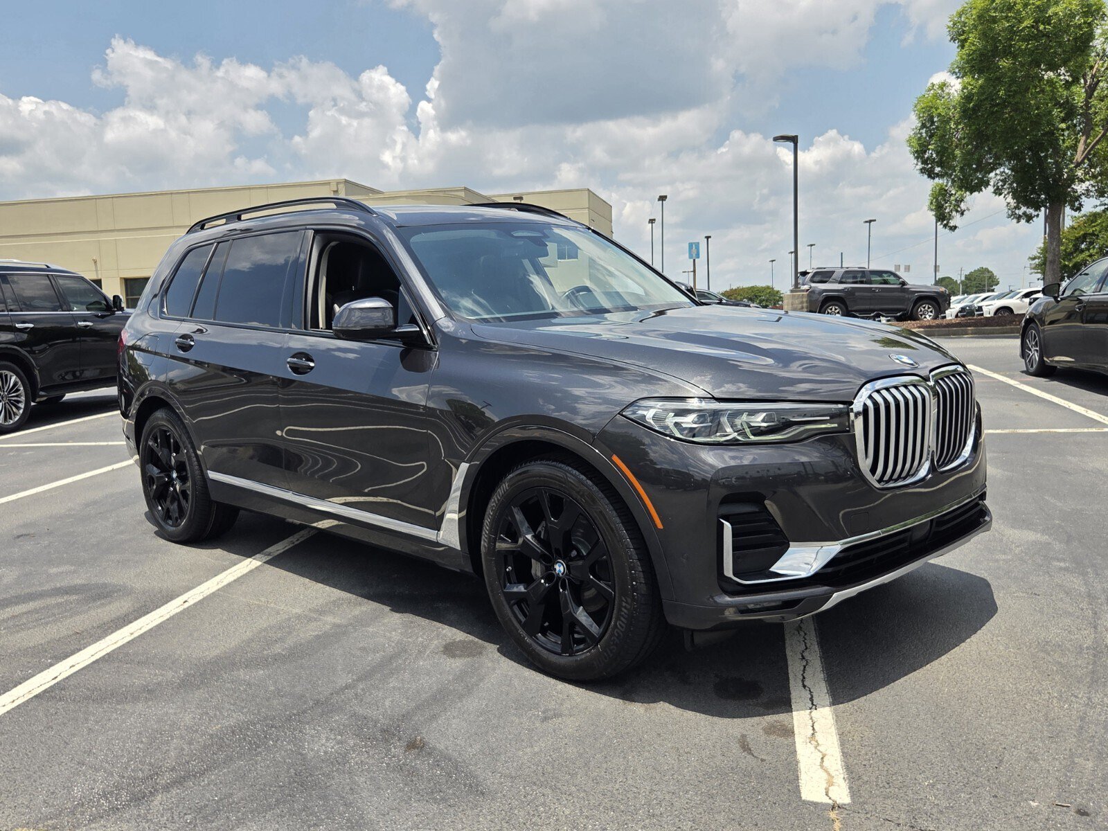 Used 2021 BMW X7 xDrive40i w/ Premium Package AWD/4WD image 4