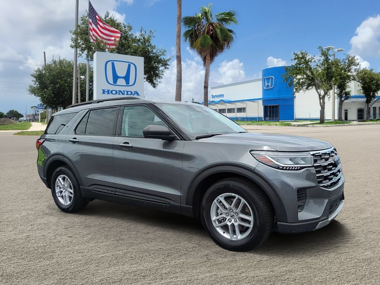 Used 2026 Ford Explorer Active RWD image 2