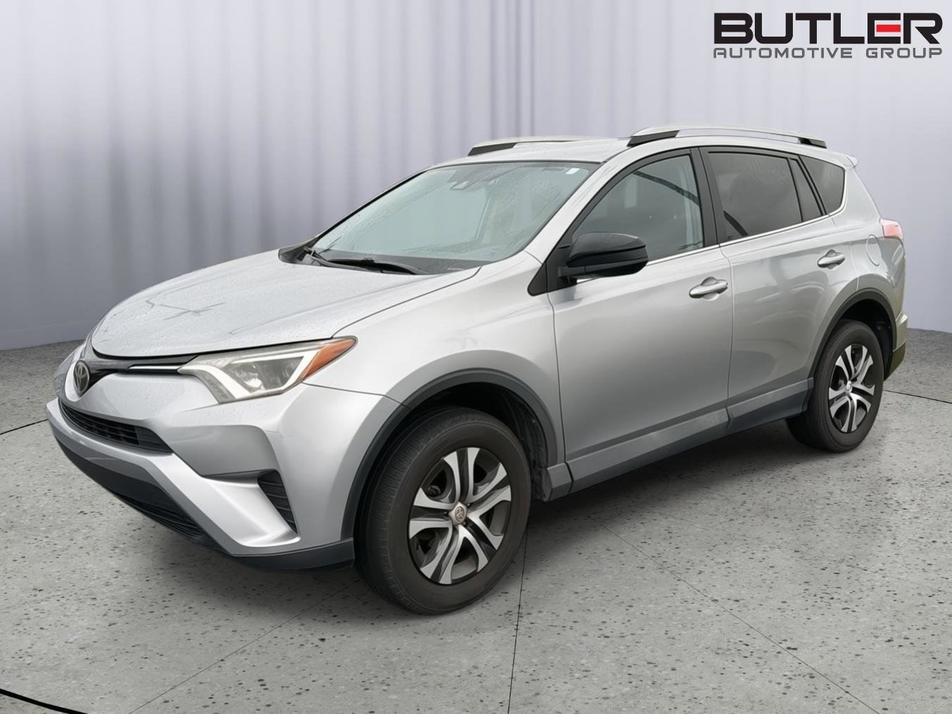 Used 2017 Toyota RAV4 LE FWD image 2