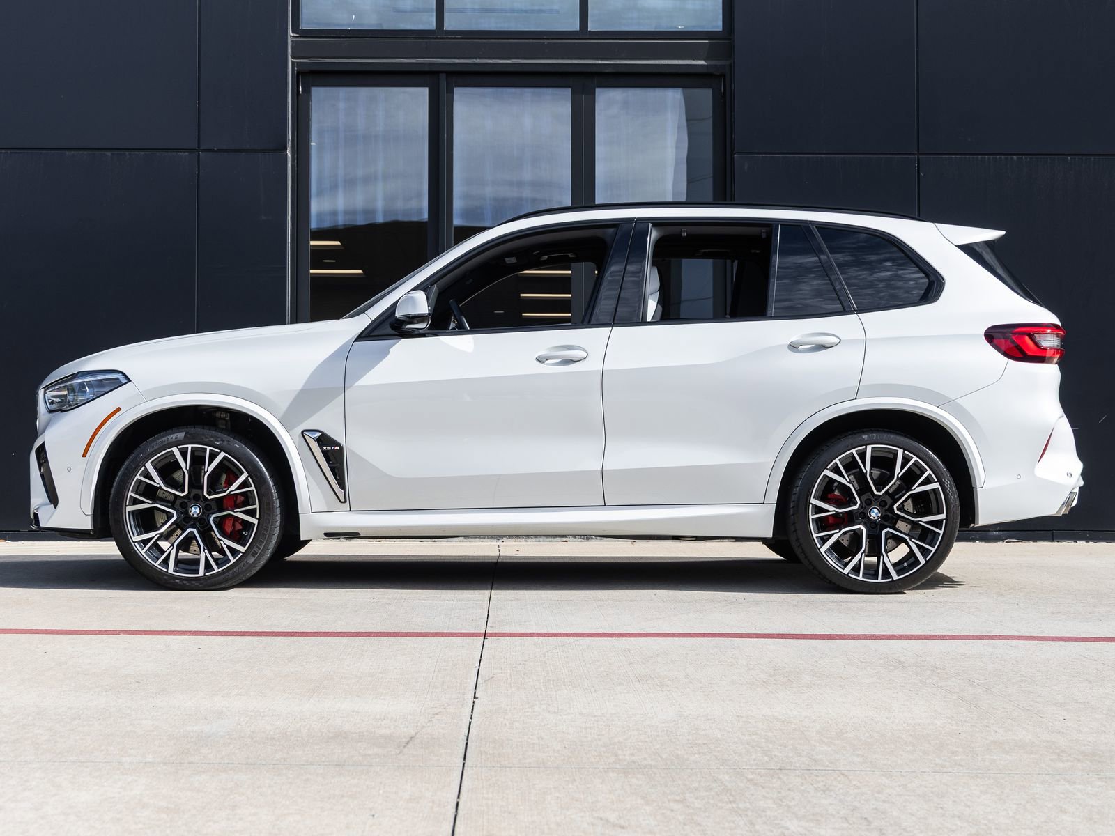 Used 2022 BMW X5 M w/ Executive Package image 9
