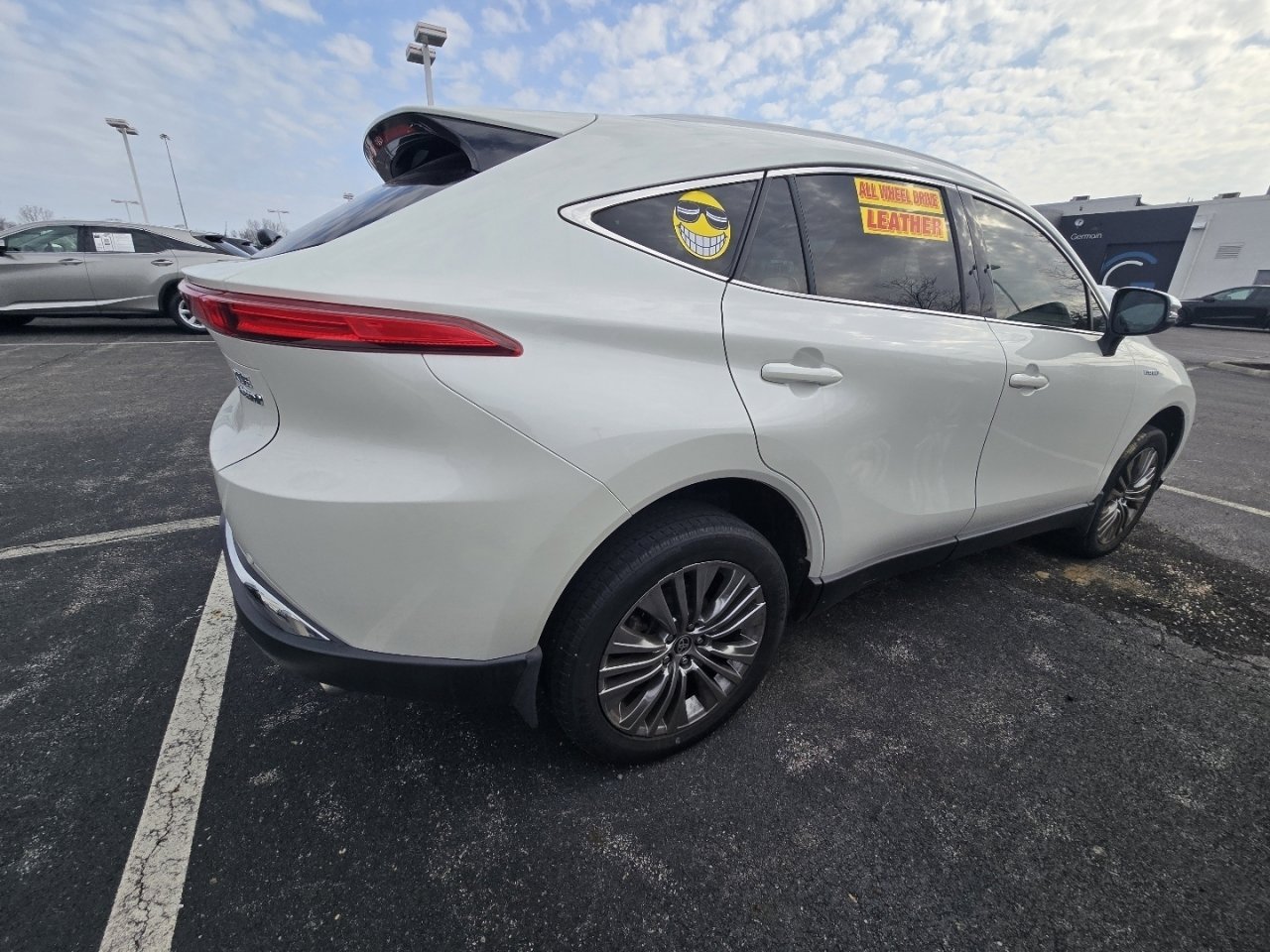 Used 2021 Toyota Venza XLE image 8