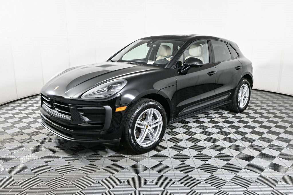 Used 2025 Porsche Macan image 1