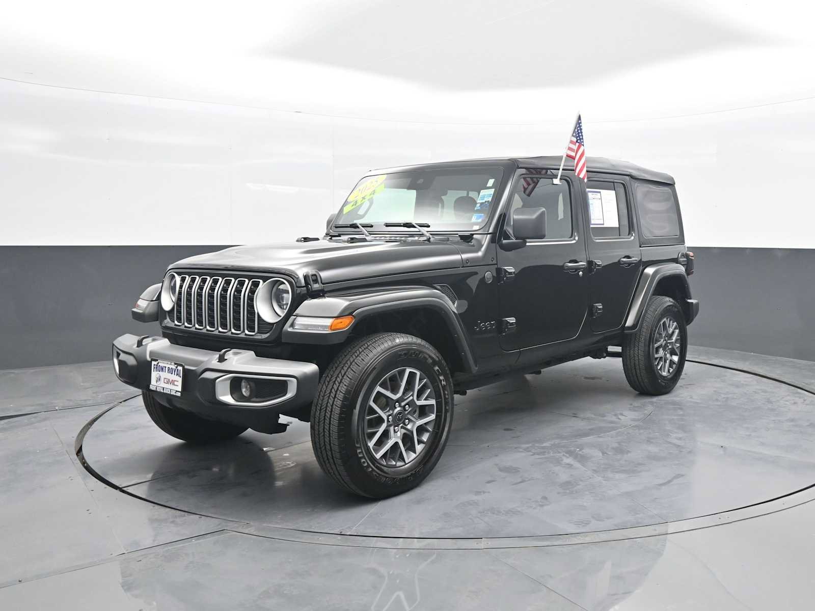 Used 2025 Jeep Wrangler Unlimited Sahara AWD/4WD image 4