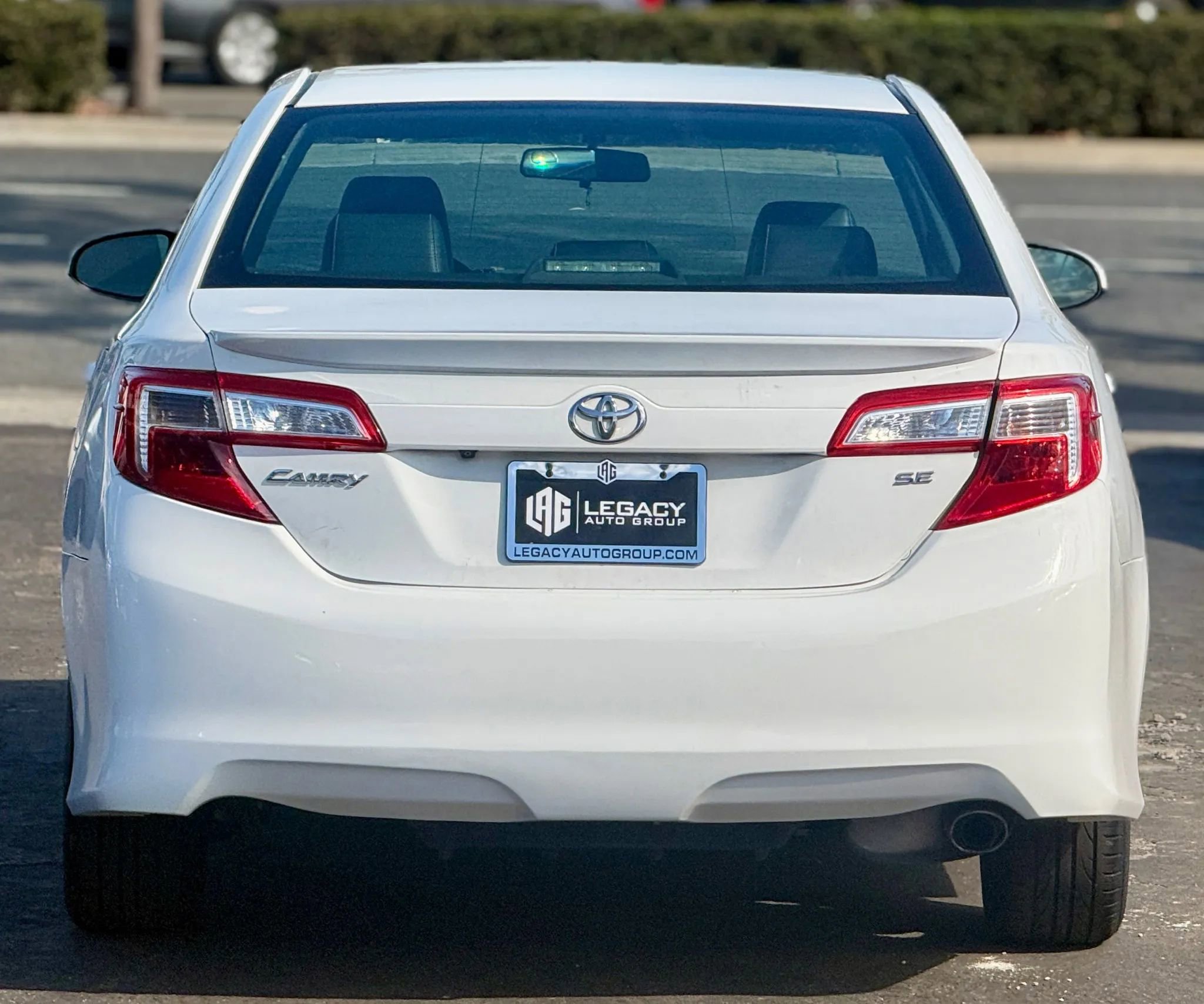 Used 2014 Toyota Camry SE image 2