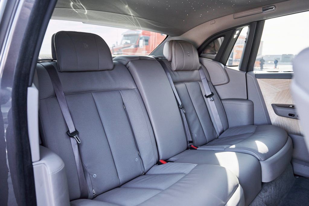 Used 2025 Rolls-Royce Phantom Sedan RWD image 50