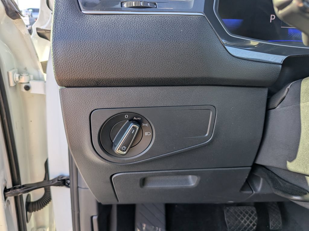 Used 2023 Volkswagen Tiguan SE FWD image 24