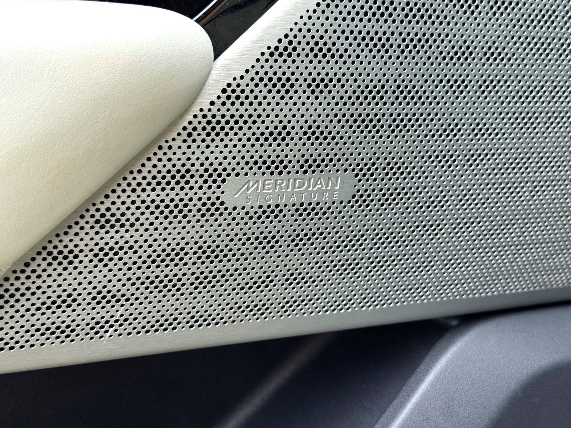 Used 2018 Land Rover Range Rover Velar image 19