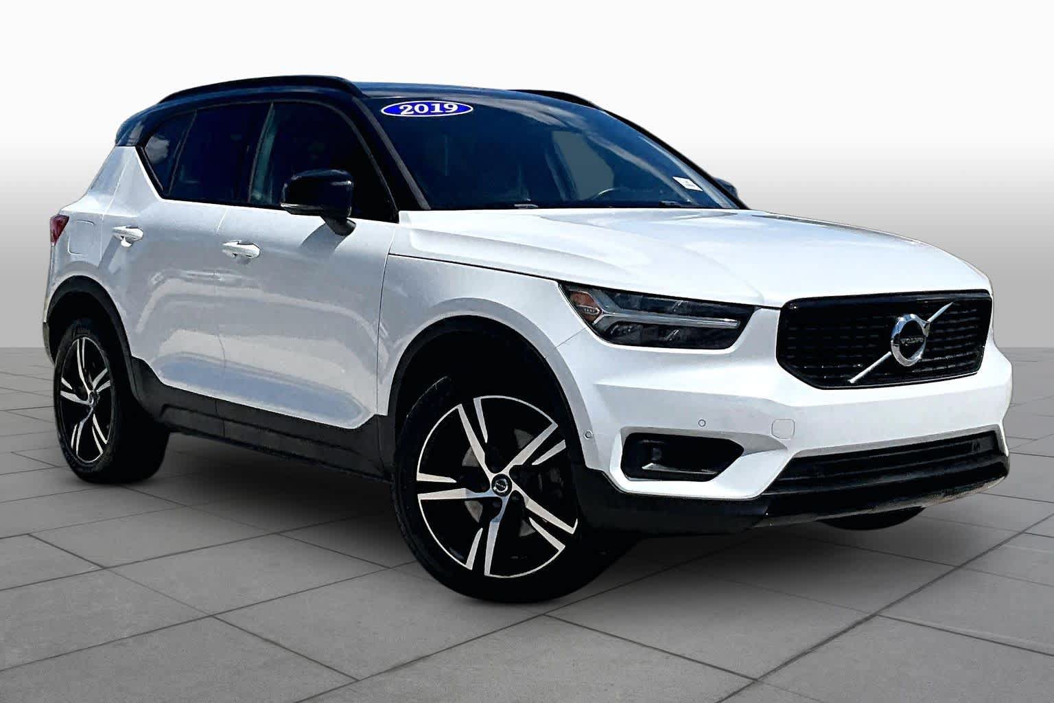 Used 2019 Volvo XC40 AWD T5 image 3