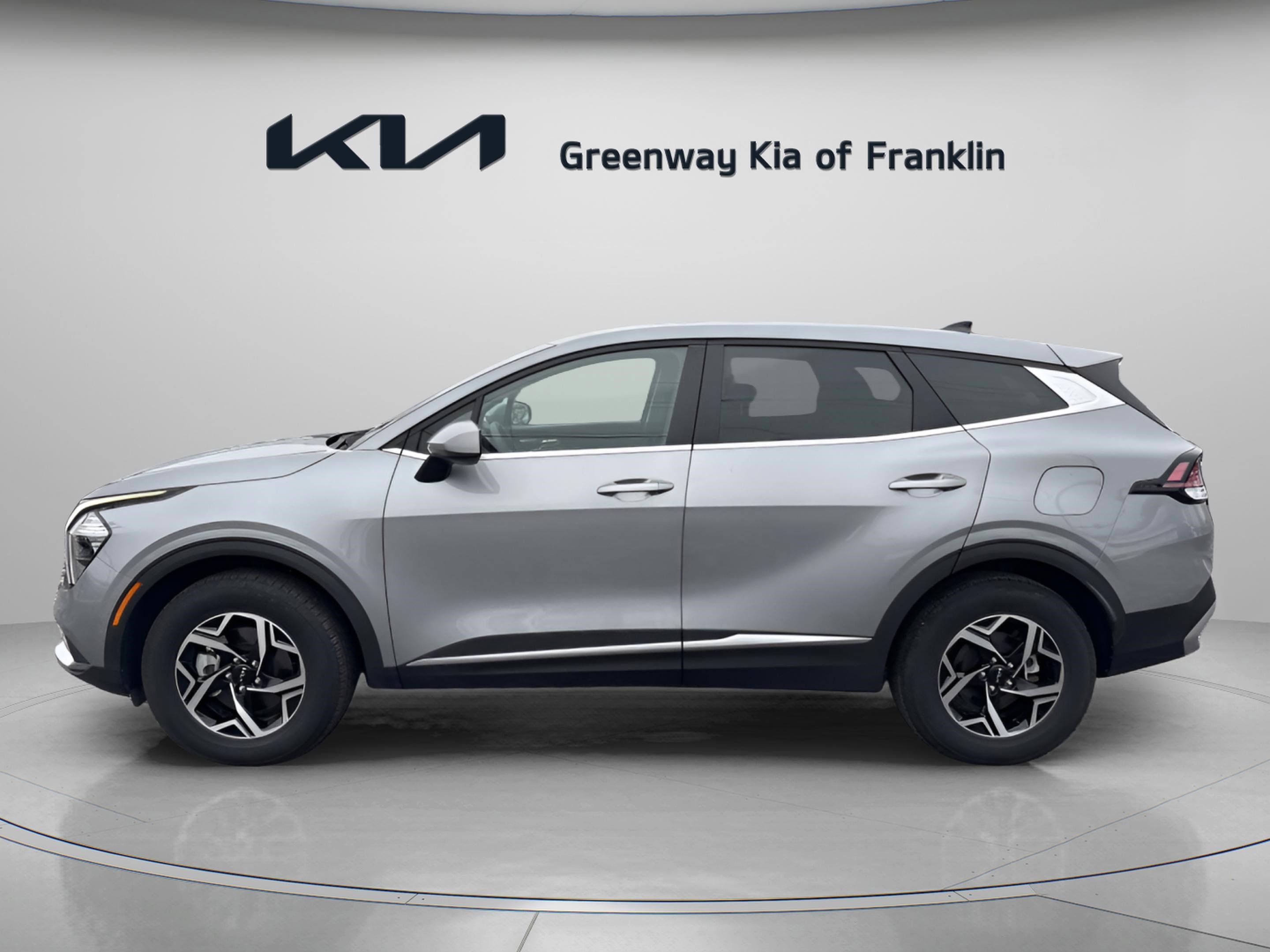 Used 2023 Kia Sportage LX image 4