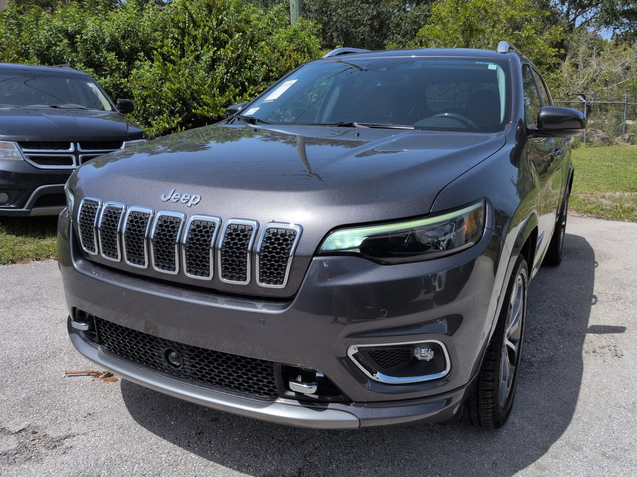 Used 2019 Jeep Cherokee Overland w/ Technology Group FWD image 9