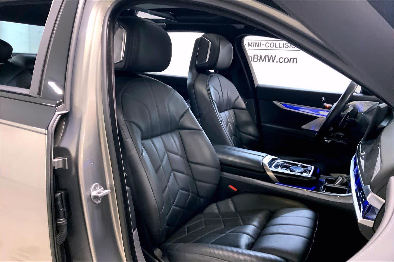 Used 2023 BMW 760i xDrive AWD/4WD image 10