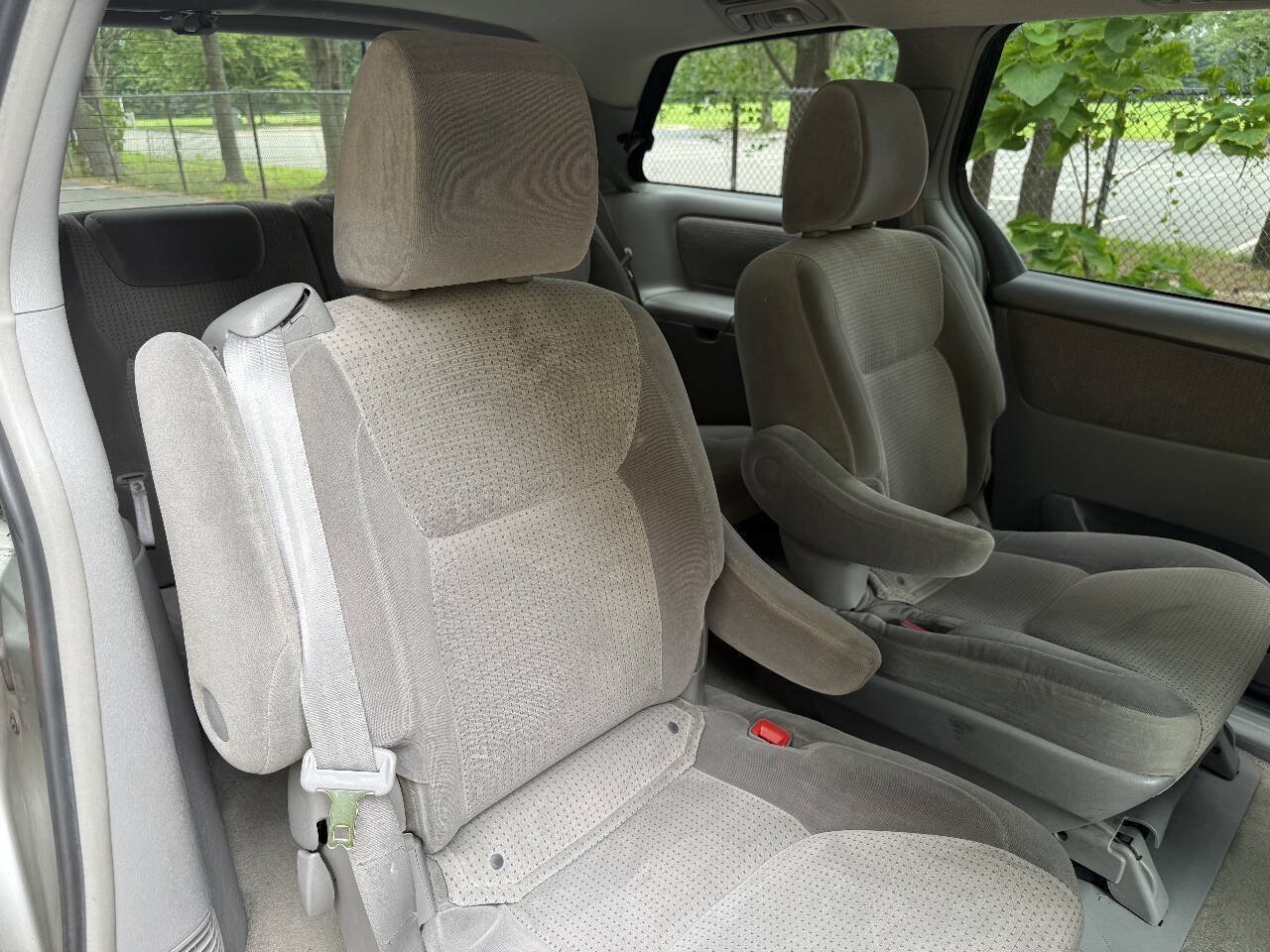 Used 2010 Toyota Sienna LE FWD image 18
