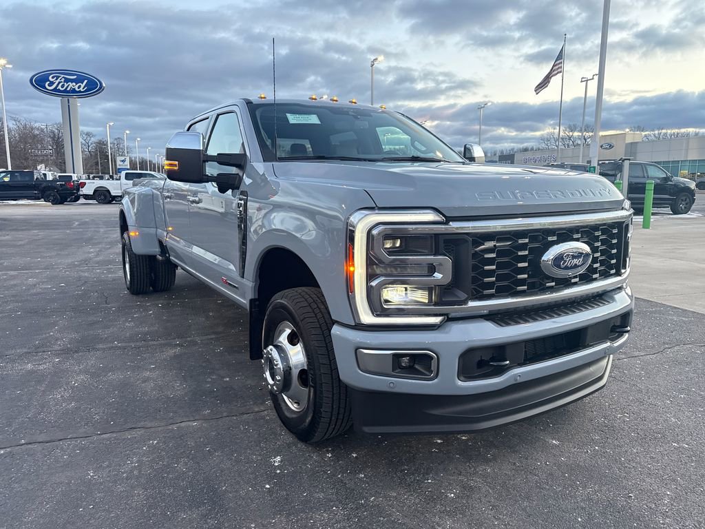Used 2025 Ford F350 Platinum w/ Platinum Plus Package image 4