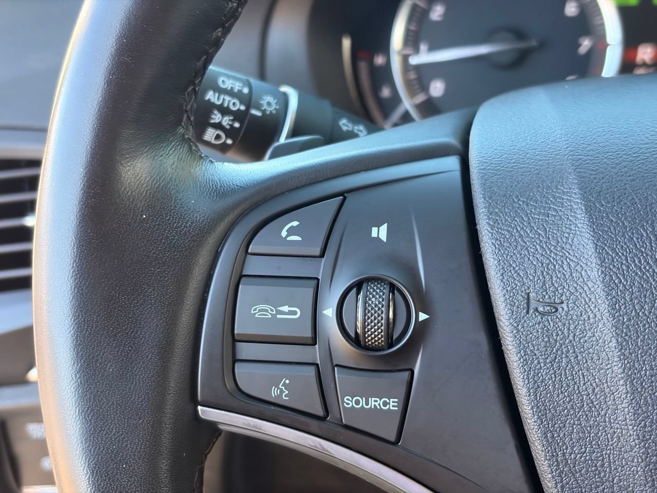Used 2020 Acura MDX FWD image 28