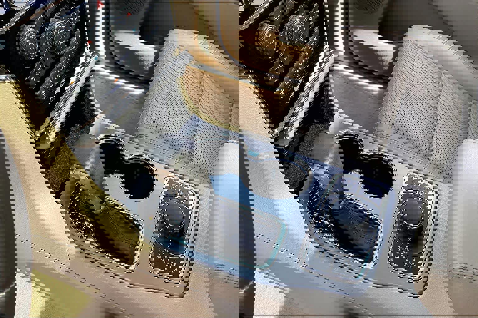 Used 2020 Jeep Grand Cherokee Overland image 15