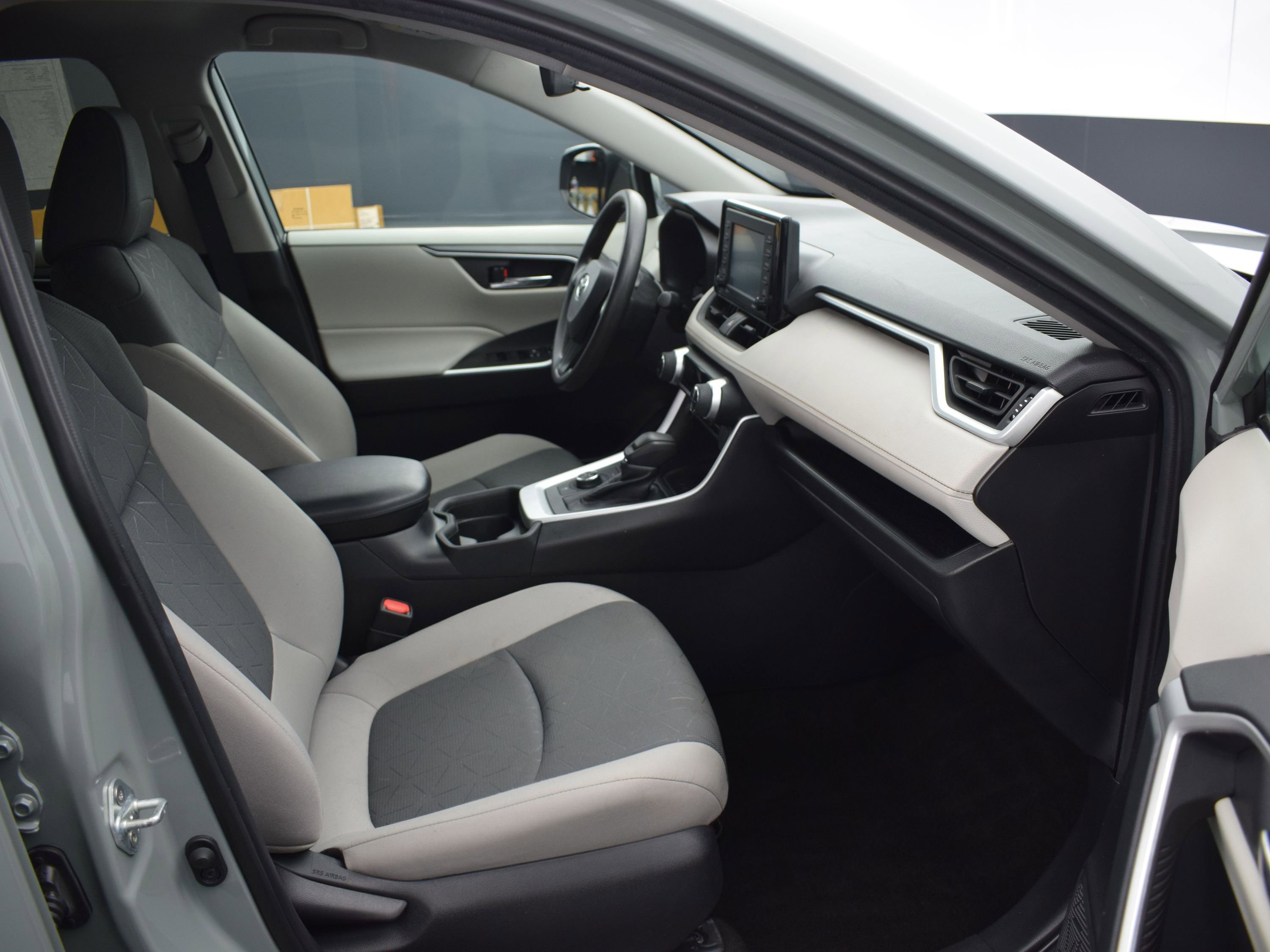 Used 2021 Toyota RAV4 XLE image 10