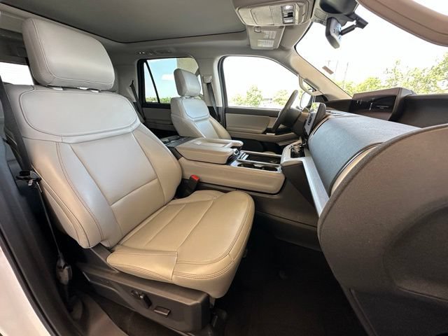Certified 2025 Ford Expedition Active AWD/4WD image 24