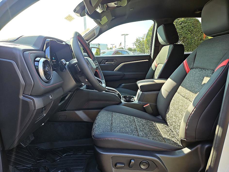 New 2025 Chevrolet Colorado Z71 w/ Midnight Edition image 10