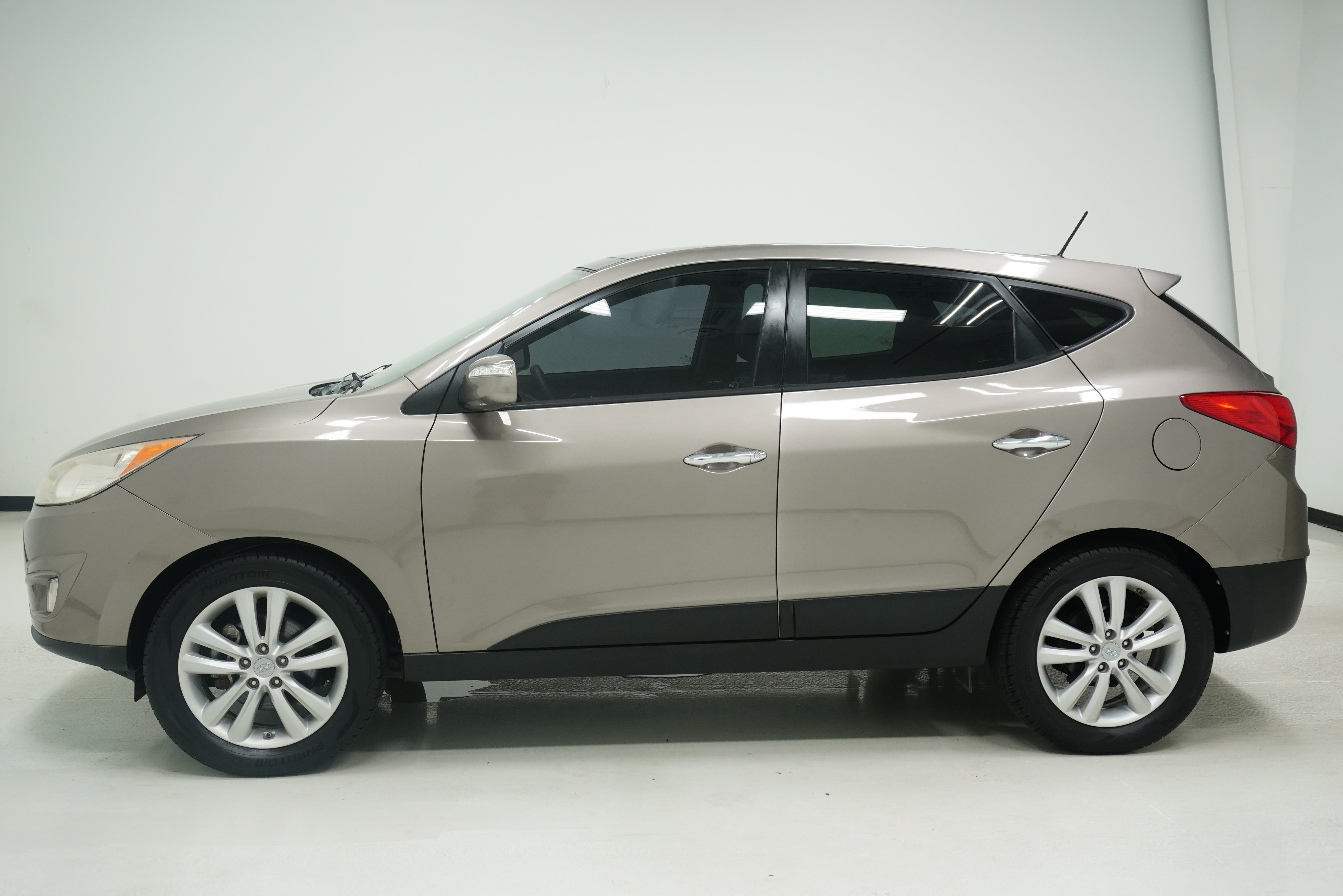 Used 2012 Hyundai Tucson Limited w/ Premium Pkg FWD image 7