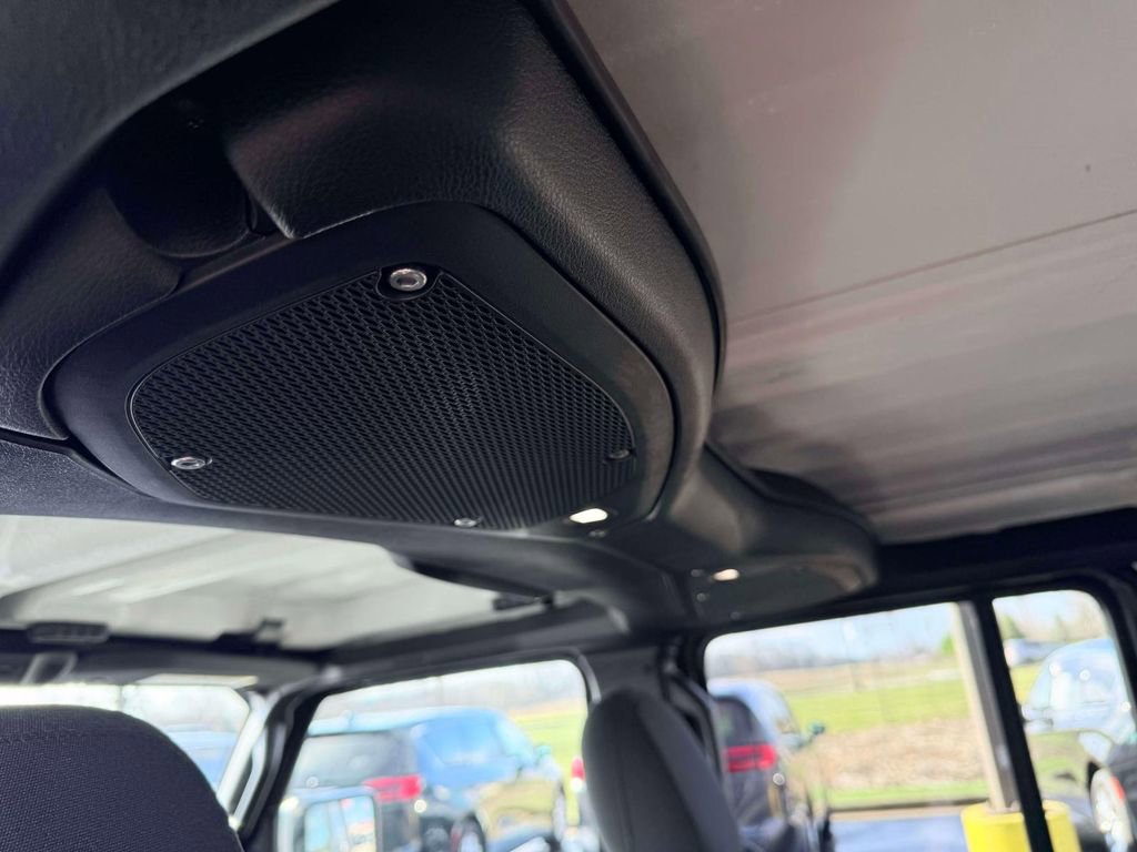 Used 2025 Jeep Wrangler Willys AWD/4WD image 12