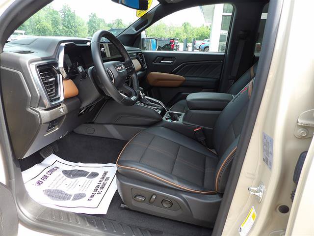 Certified 2024 GMC Canyon AT4 w/ Canyon Safety Plus Package AWD/4WD image 9