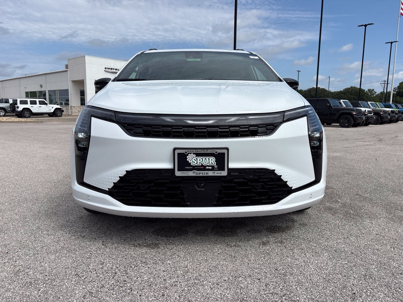 New 2027 Chrysler Pacifica Limited FWD image 9
