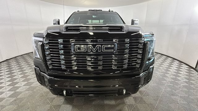 Used 2025 GMC Sierra 3500 Denali Ultimate AWD/4WD image 7