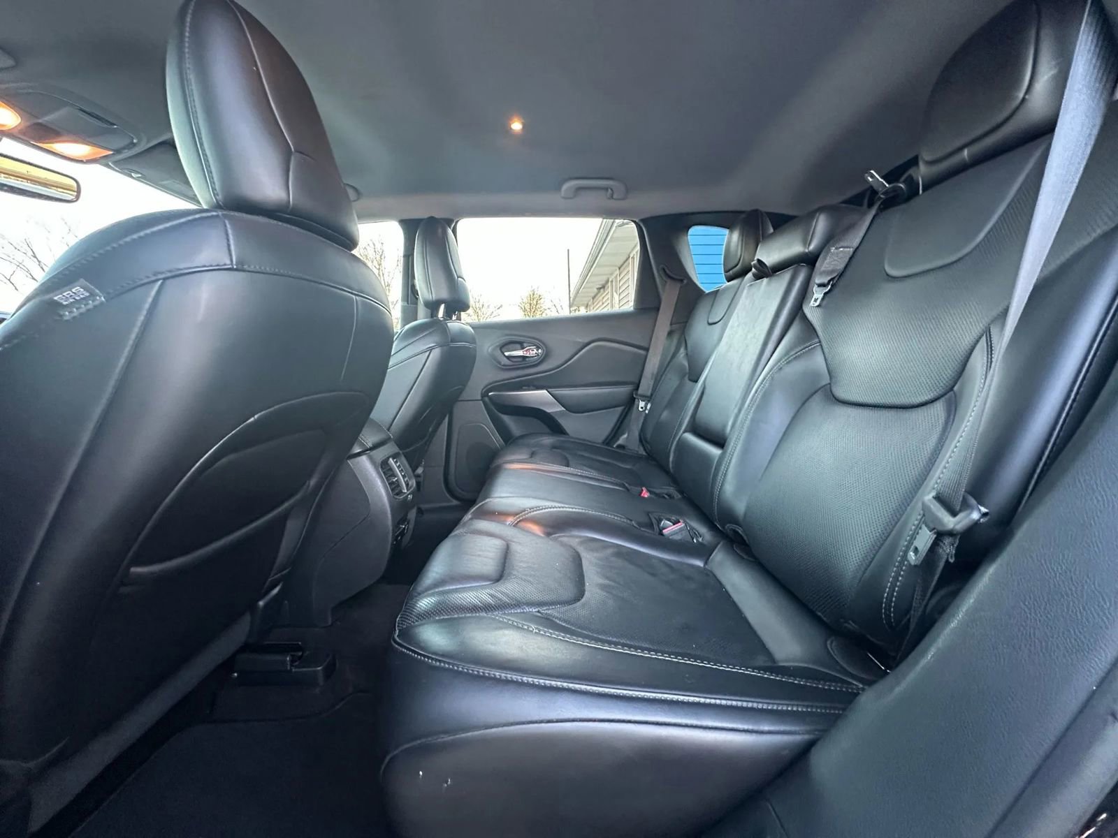 Used 2020 Jeep Cherokee Limited image 14