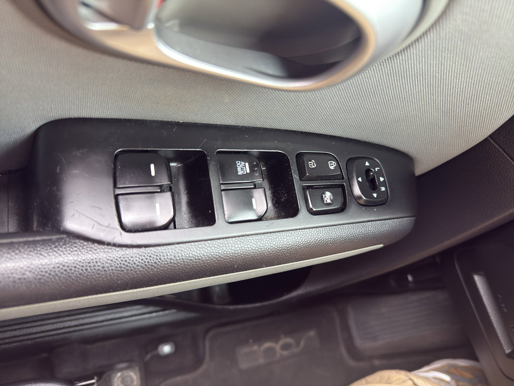 Used 2015 Kia Soul FWD image 12