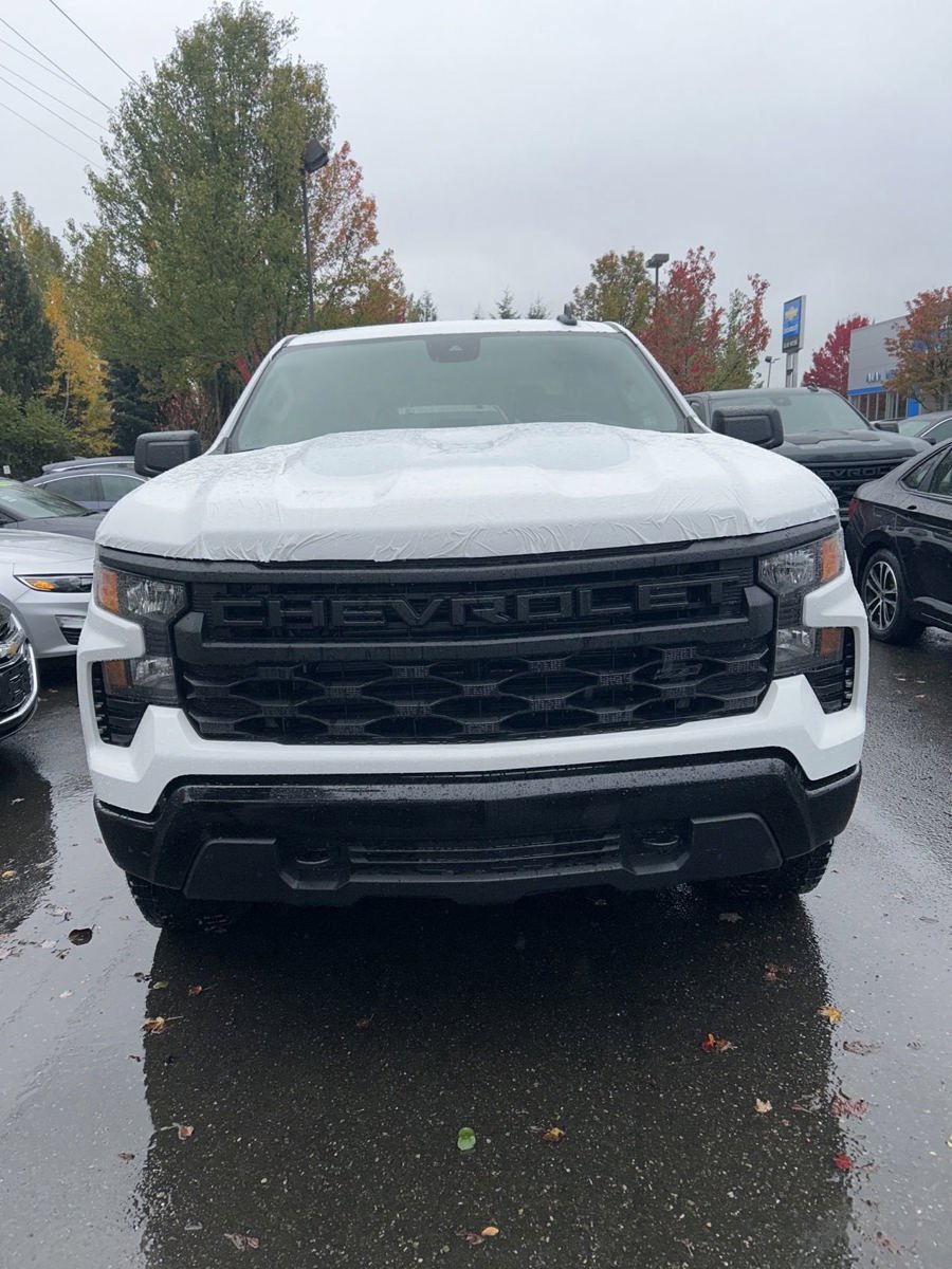 Used 2026 Chevrolet Silverado 1500 Custom Trail Boss w/ Dark Appearance Package AWD/4WD image 2