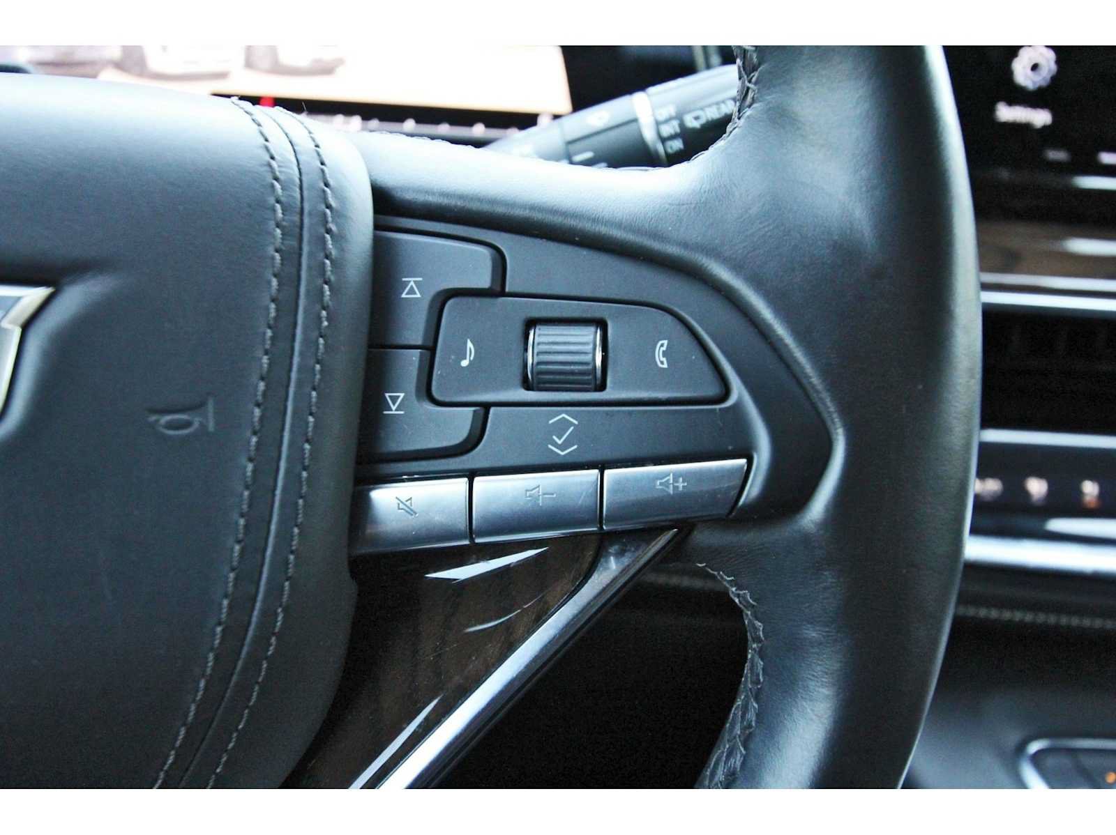Used 2024 Cadillac Escalade Sport Platinum w/ LPO, ONYX Package AWD/4WD image 18