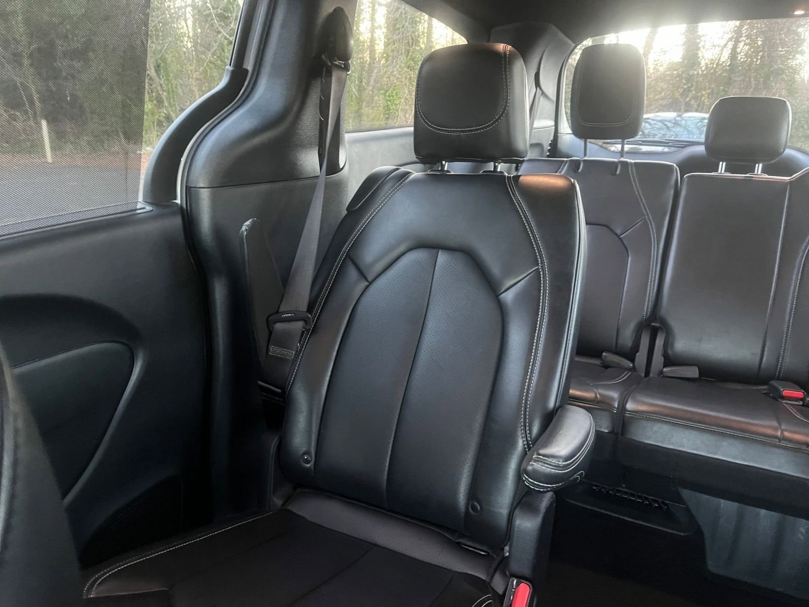 Used 2025 Chrysler Pacifica Select image 40