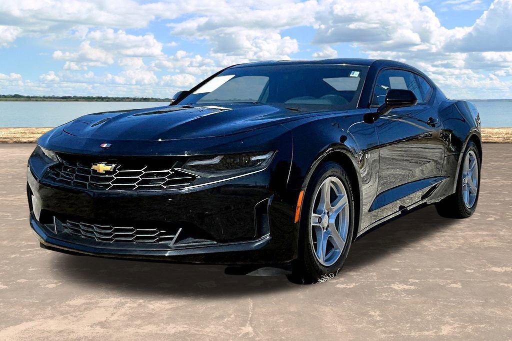 Used 2022 Chevrolet Camaro LT RWD image 4