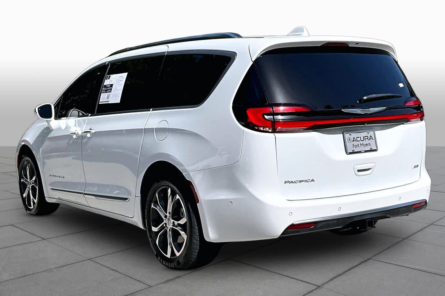 Used 2022 Chrysler Pacifica Pinnacle AWD/4WD image 12
