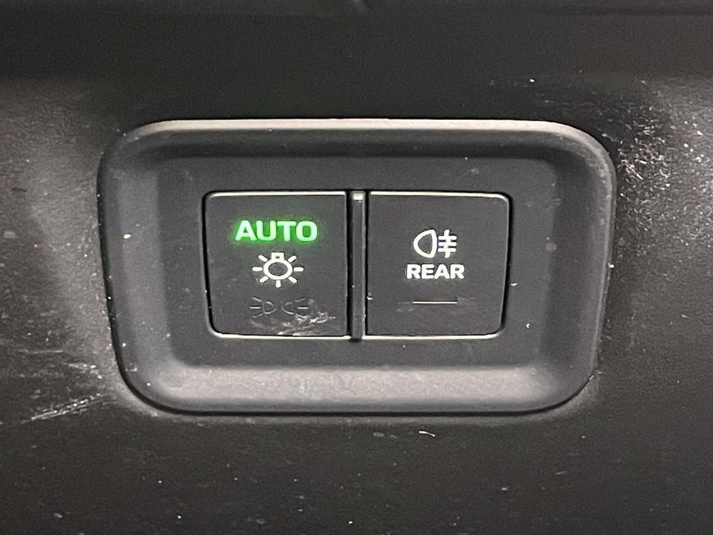 Certified 2025 Porsche Cayenne GTS AWD/4WD image 38
