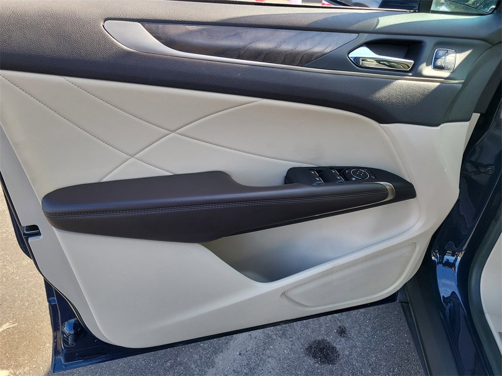 Used 2018 Lincoln MKC Reserve w/ Lincoln MKC Climate Package image 14