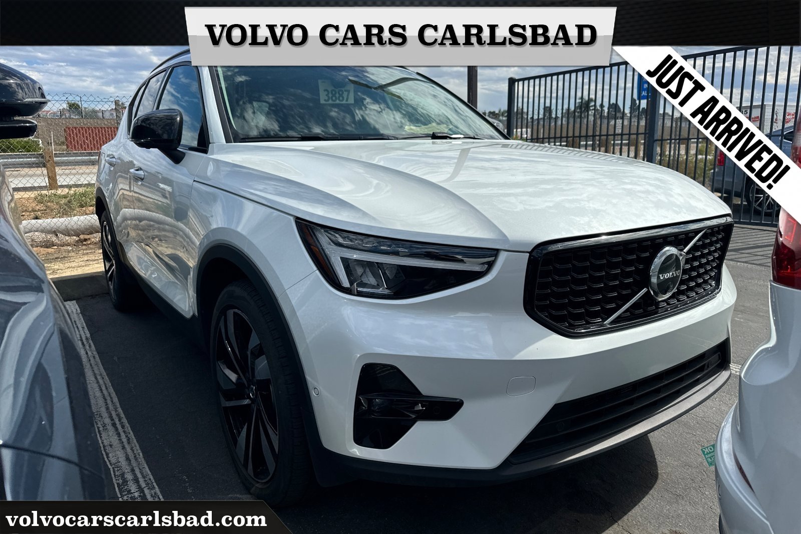 Used 2025 Volvo XC40 B5 Plus video 1