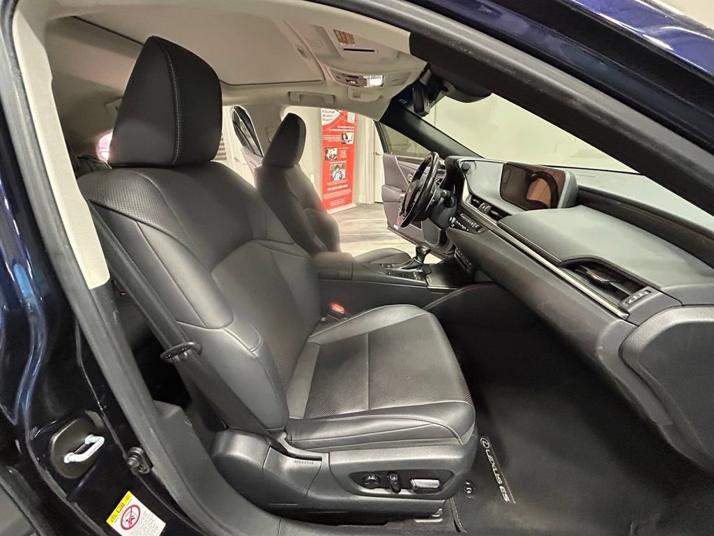 Used 2019 Lexus ES 300h w/ Premium Package FWD image 41