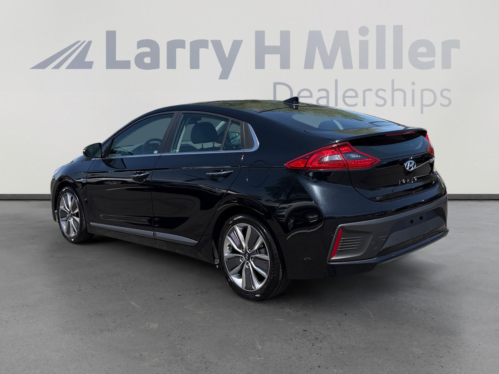 Used 2019 Hyundai Ioniq Limited FWD image 3