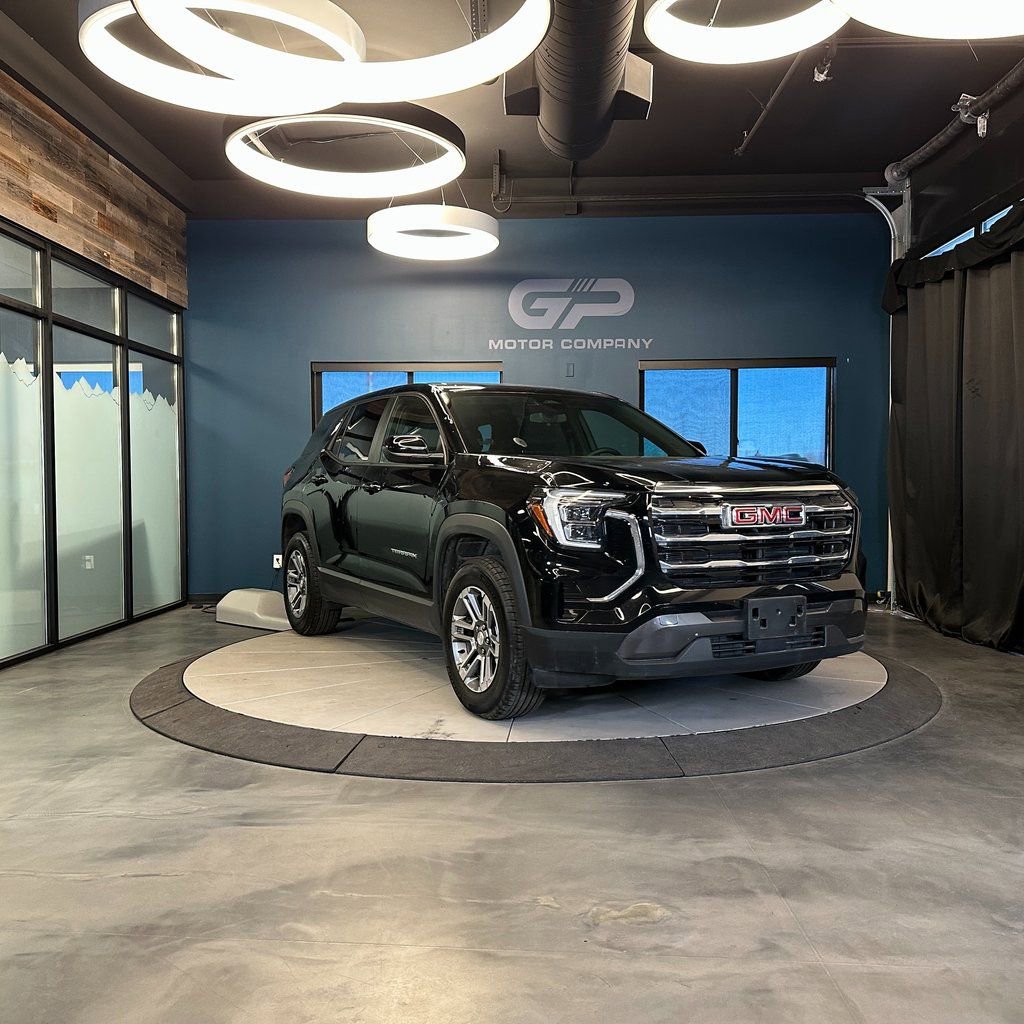 Used 2025 GMC Terrain Elevation image 1