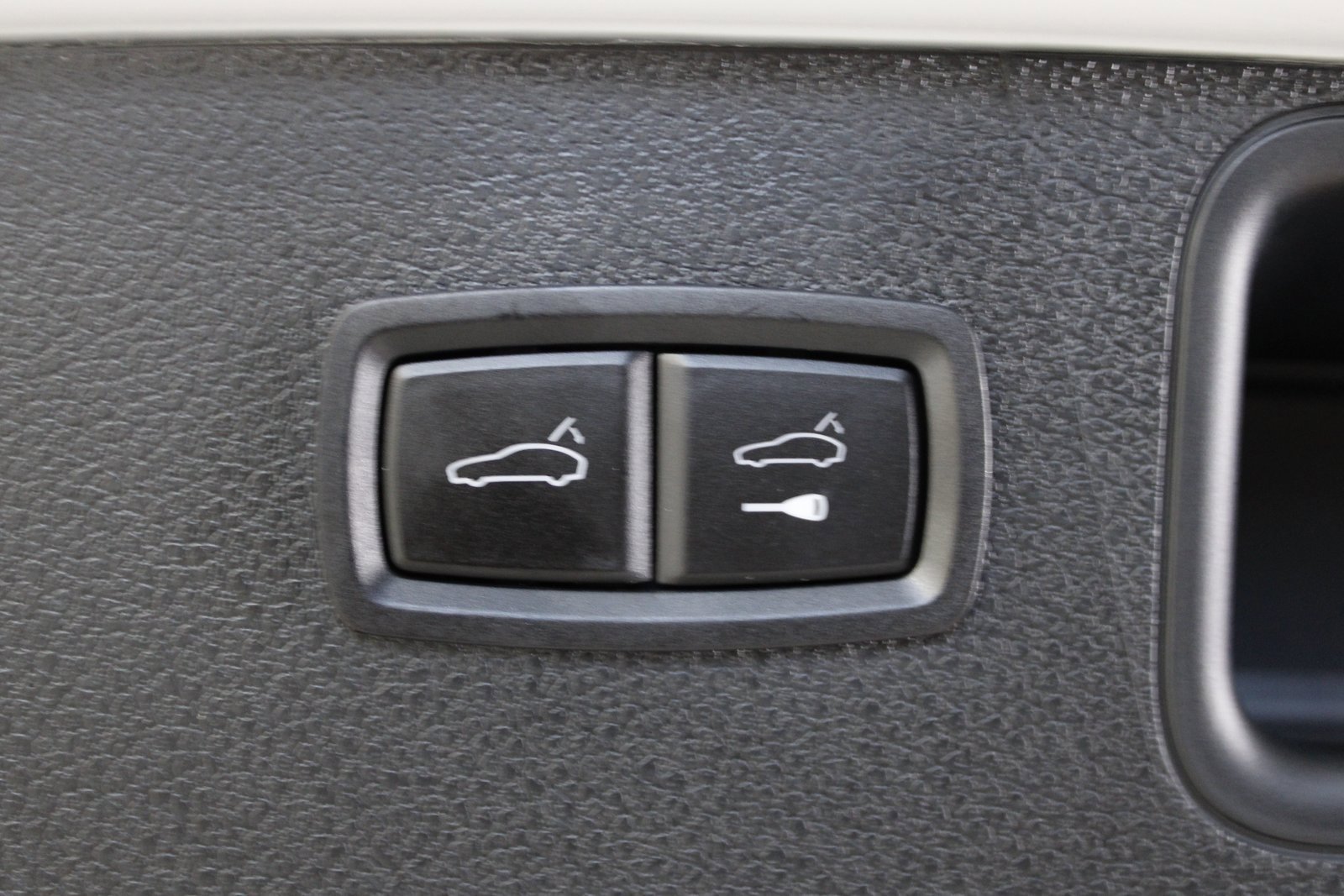 Certified 2025 Porsche Macan image 18