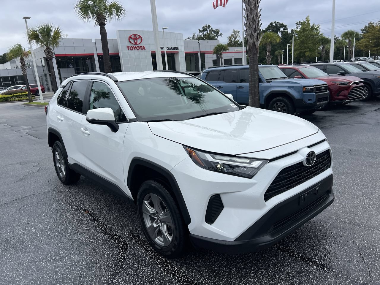 Used 2025 Toyota RAV4 XLE AWD/4WD image 2