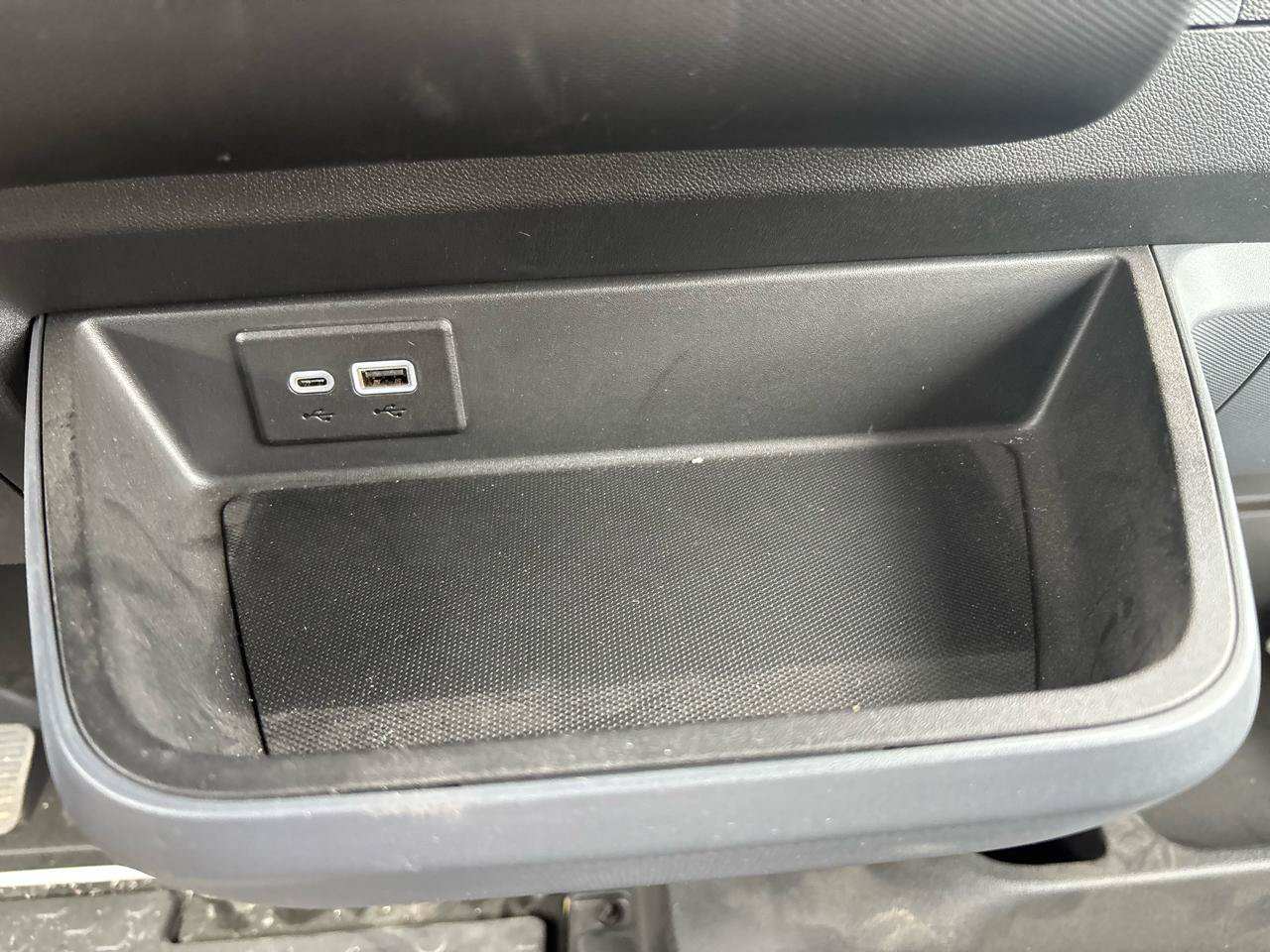Used 2024 Chevrolet Brightdrop 400 w/ Commercial Equipment Package AWD/4WD image 24