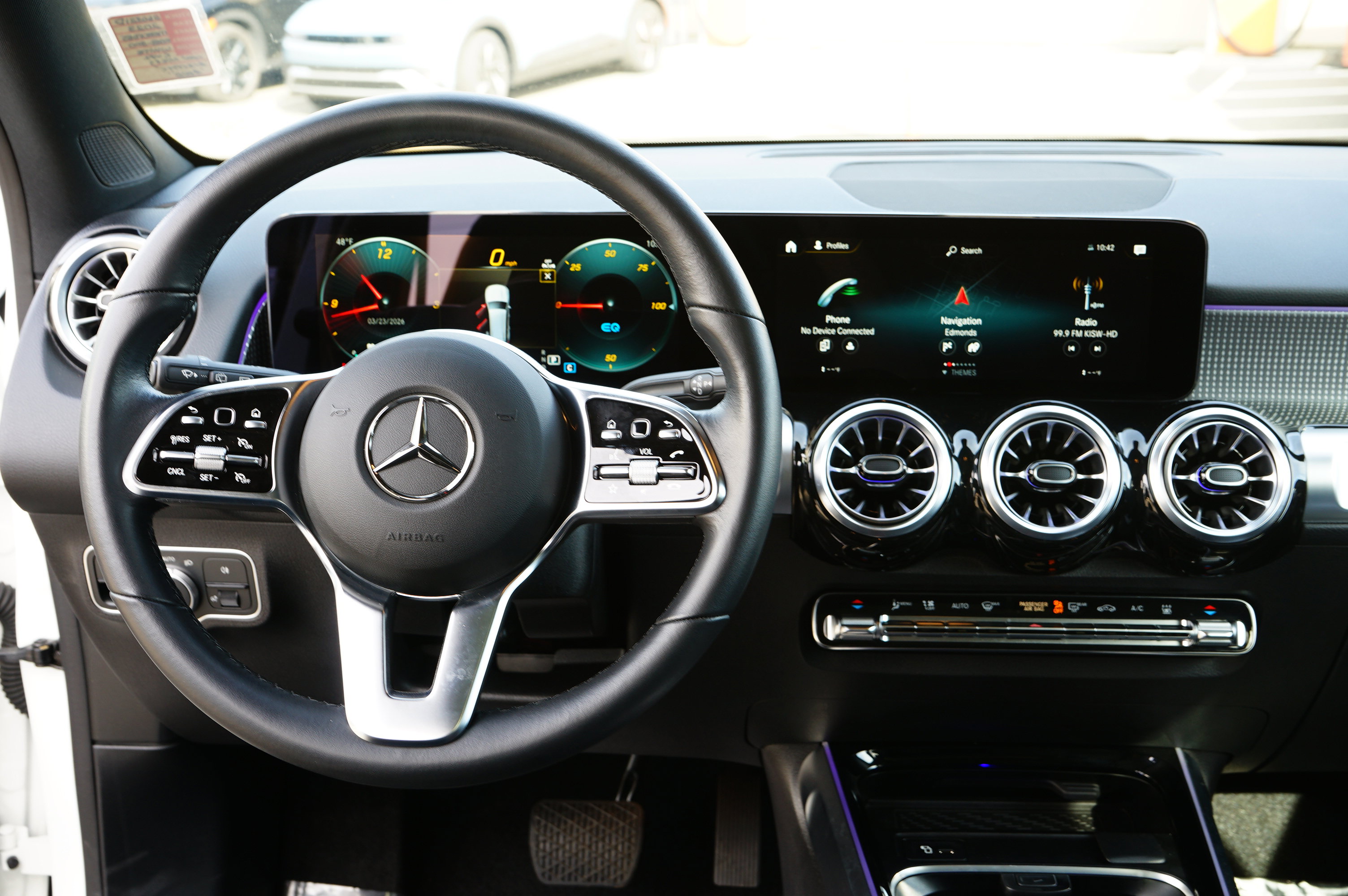 Used 2023 Mercedes-Benz EQB 300 4MATIC image 25