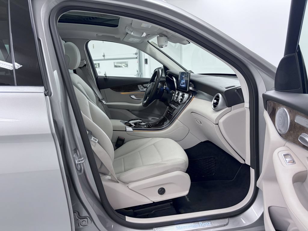Used 2019 Mercedes-Benz GLC 300 image 16