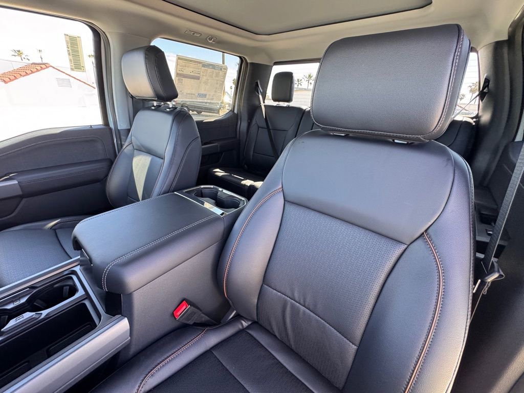 New 2026 Ford F250 Lariat w/ Black Appearance Package image 18